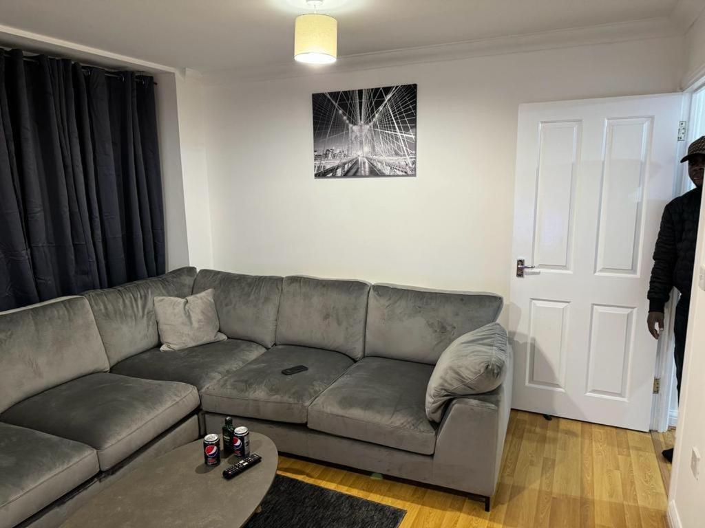 Luxury Apartments Dagenham Exterior photo